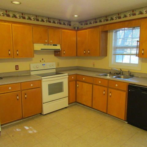 28 Oak Forest Dr, Charleston, SC 29407
