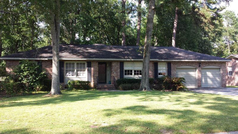 18 Lombardi Ln, Hanahan, SC 29410