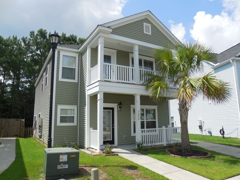 7494 Northgate Dr, Hanahan, SC 29410