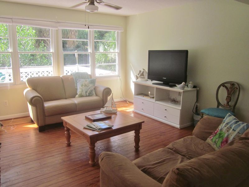 1702 Lybrand St, Edisto Island, SC 29438