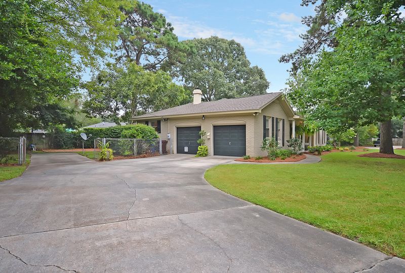 638 Pelzer Dr, Mount Pleasant, SC 29464