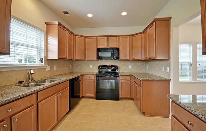 467 Whispering Breeze Ln, Summerville, SC 29483