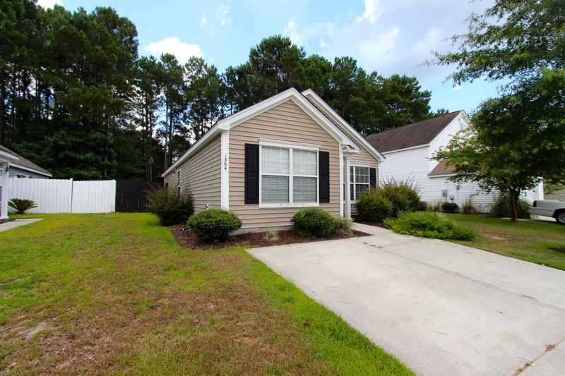1364 Water Edge Dr, Charleston, SC 29492