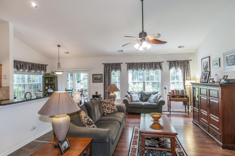 104 Green Leaf Ct, Summerville, SC 29485