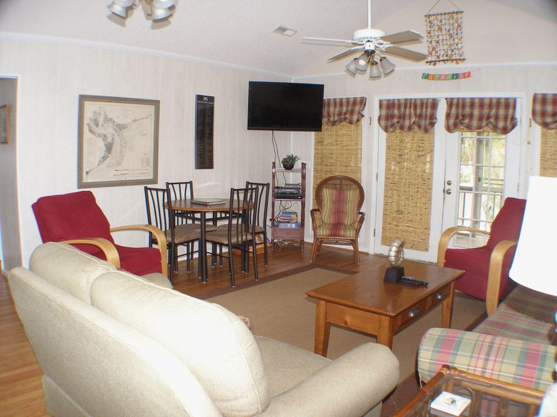 1803 Myrtle St, Edisto Island, SC 29438