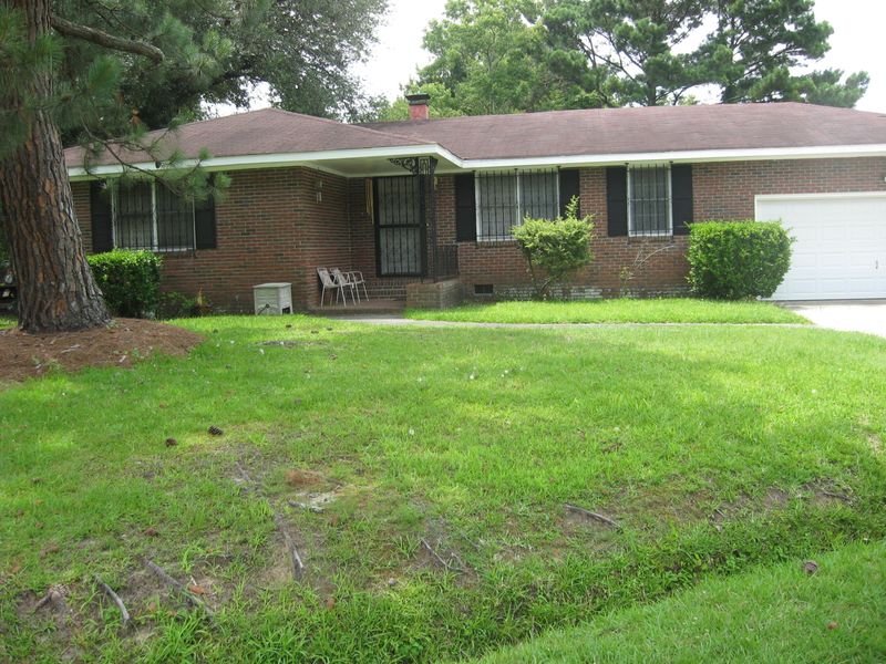 1322 White Dr, Charleston, SC 29407