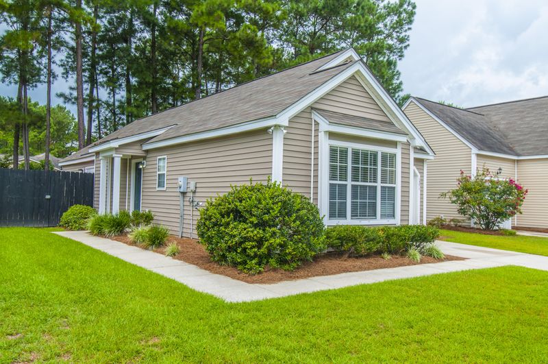 1371 Waters Edge Dr, Charleston, SC 29492