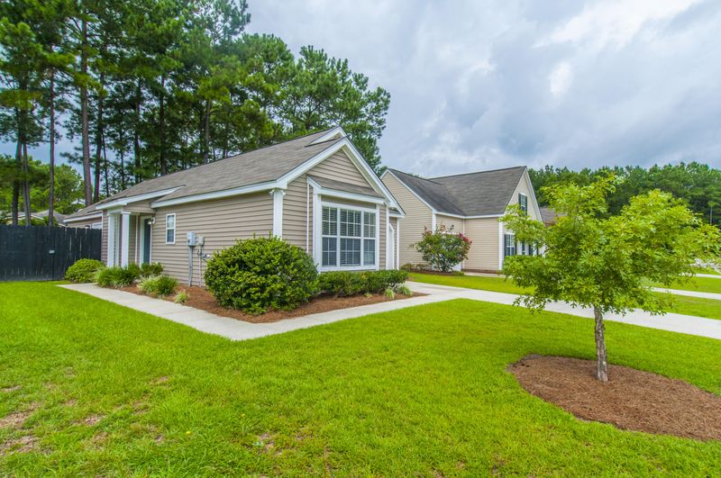 1371 Waters Edge Dr, Charleston, SC 29492