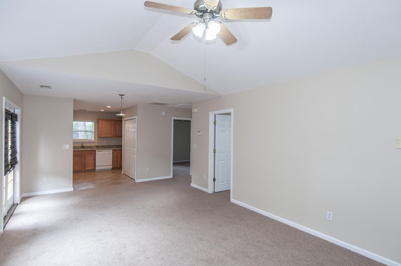 1371 Waters Edge Dr, Charleston, SC 29492
