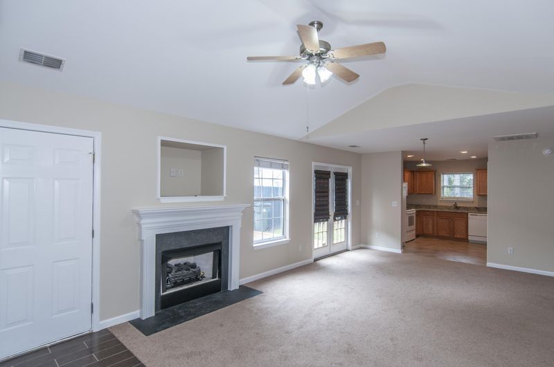 1371 Waters Edge Dr, Charleston, SC 29492
