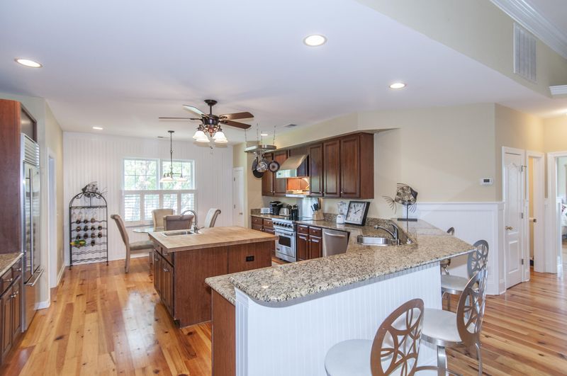 1300 Wisteria Wall Dr, Mount Pleasant, SC 29464