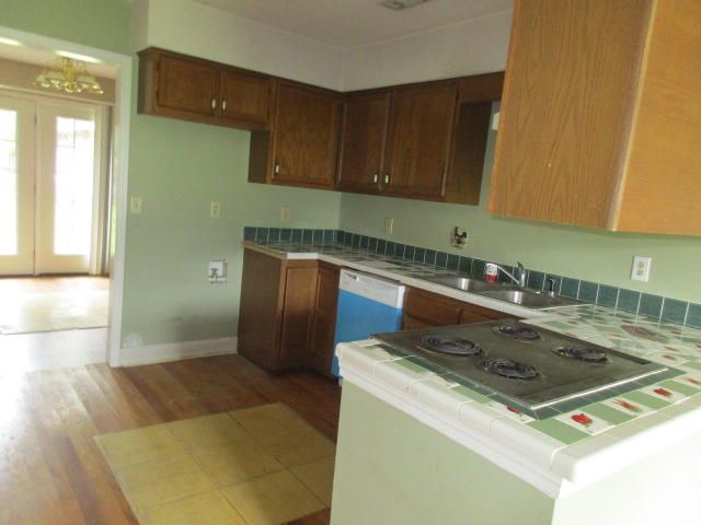 111 Traders Station Rd, Summerville, SC 29483