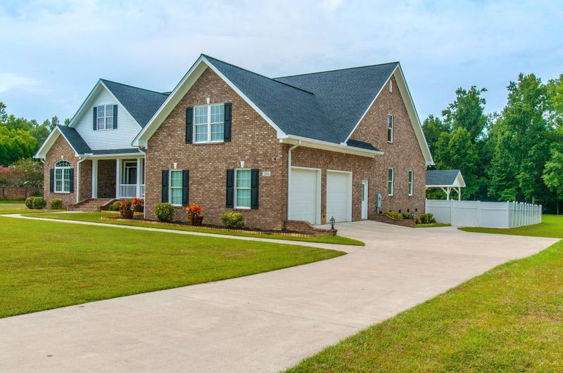 180 Columns Rd, Summerville, SC 29483