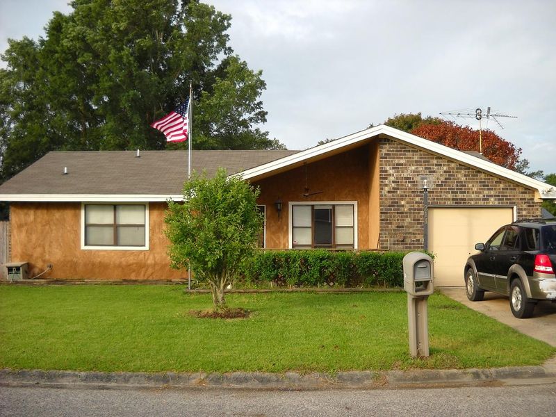 214 Horseshoe Dr, Goose Creek, SC 29445