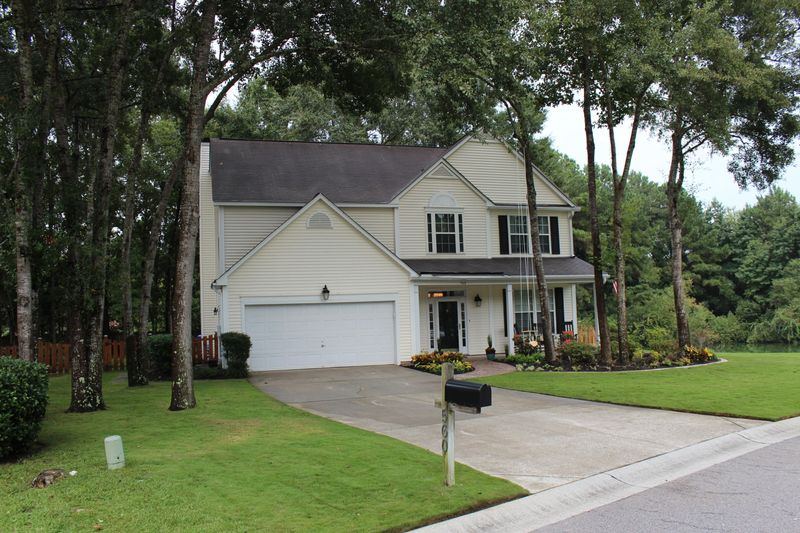 560 Oak Park Dr, Mount Pleasant, SC 29464