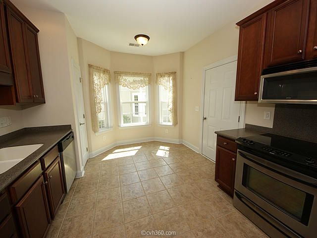 9132 Woodcreek Ct, North Charleston, SC 29406