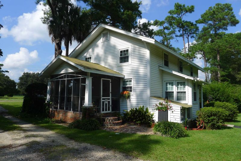 9917 N N Highway 17, Mcclellanville, SC 29458