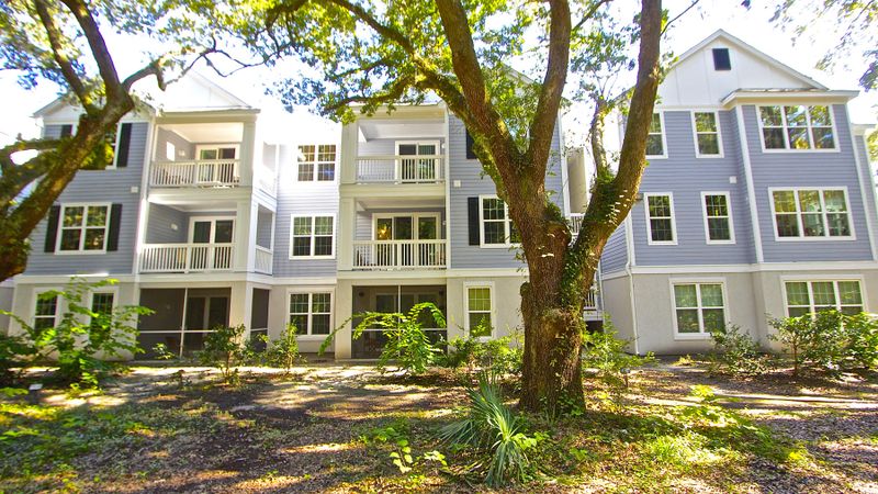 60 Fenwick Hall Allee #124, Johns Island, SC 29455