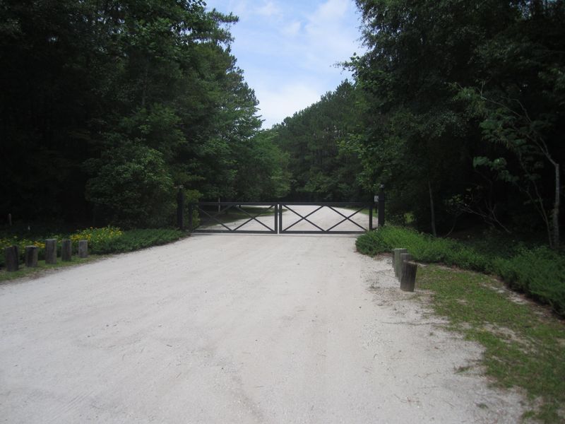 2 Bears Bluff Rd, Wadmalaw Island, SC 29487