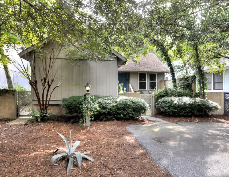 2 Lake Village Ln, Isle Of Palms, SC 29451