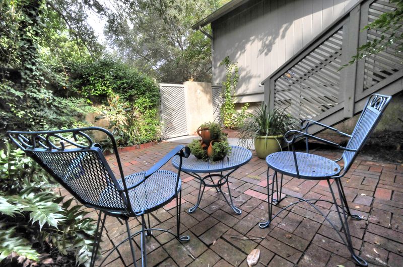 2 Lake Village Ln, Isle Of Palms, SC 29451