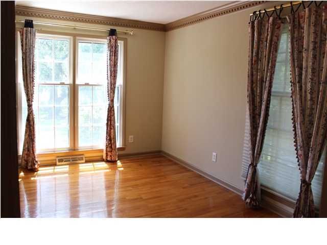 10 Leicester Rd, Charleston, SC 29407