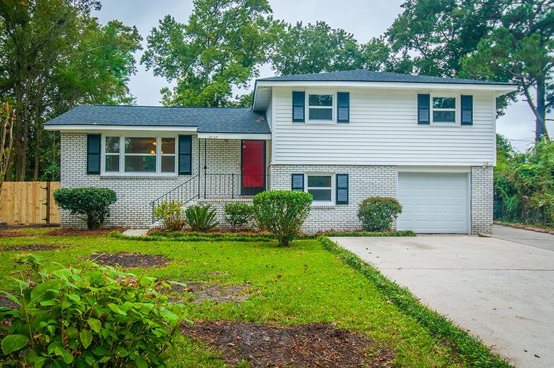 1633 Falmouth St, Charleston, SC 29407