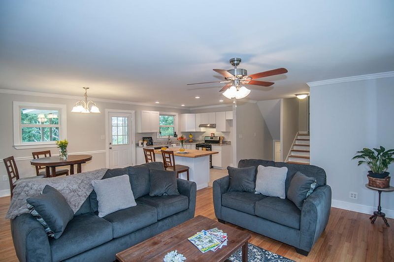 1633 Falmouth St, Charleston, SC 29407