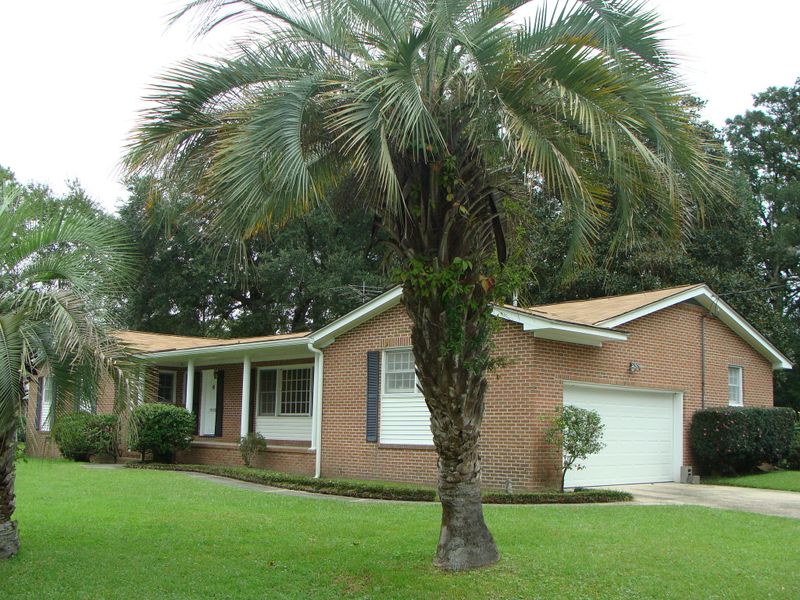 1630 Holton Pl, Charleston, SC 29407