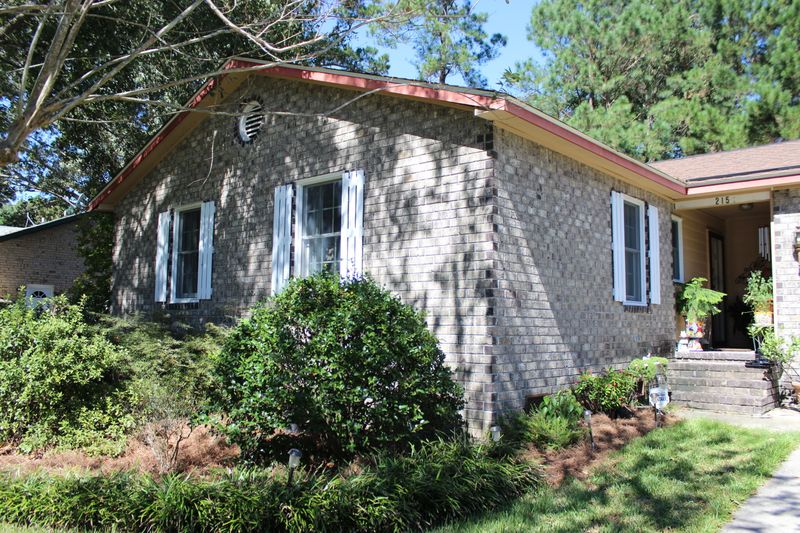 215 Braly Dr, Summerville, SC 29485