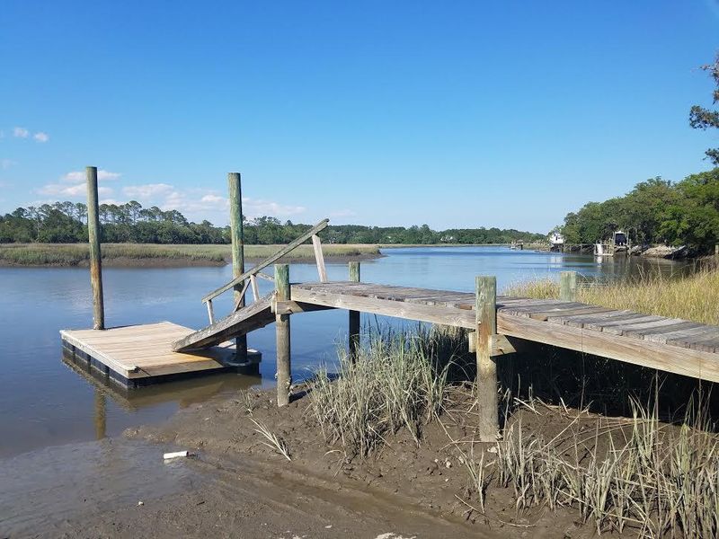 2 Park Island Rd, Meggett, SC 29449