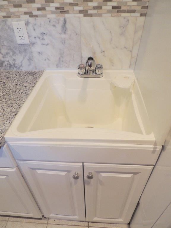 39 Manor Blvd, Hanahan, SC 29410