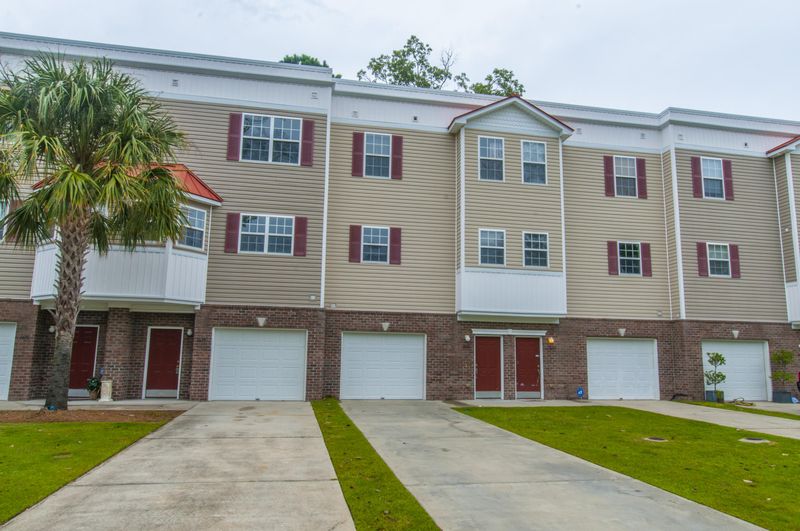 4626 N Palm View Cir, North Charleston, SC 29418