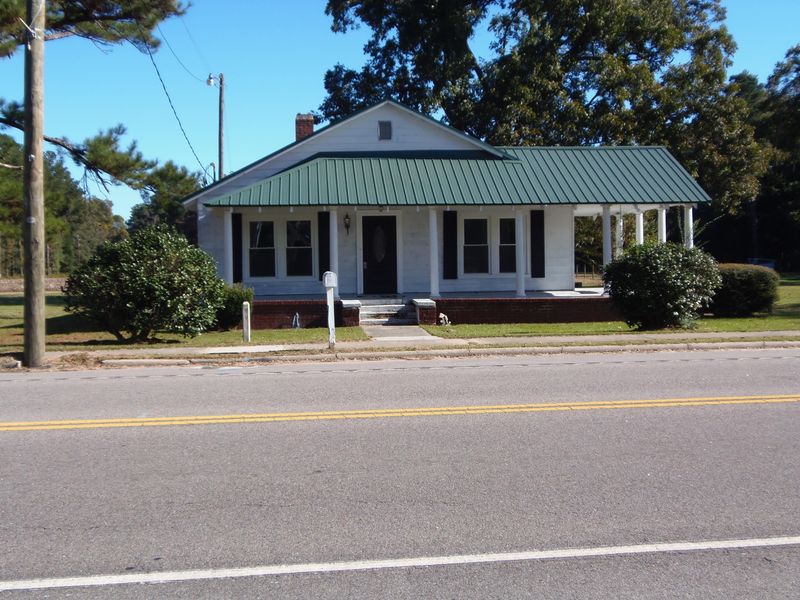 229 E Main St, Harleyville, SC 29448