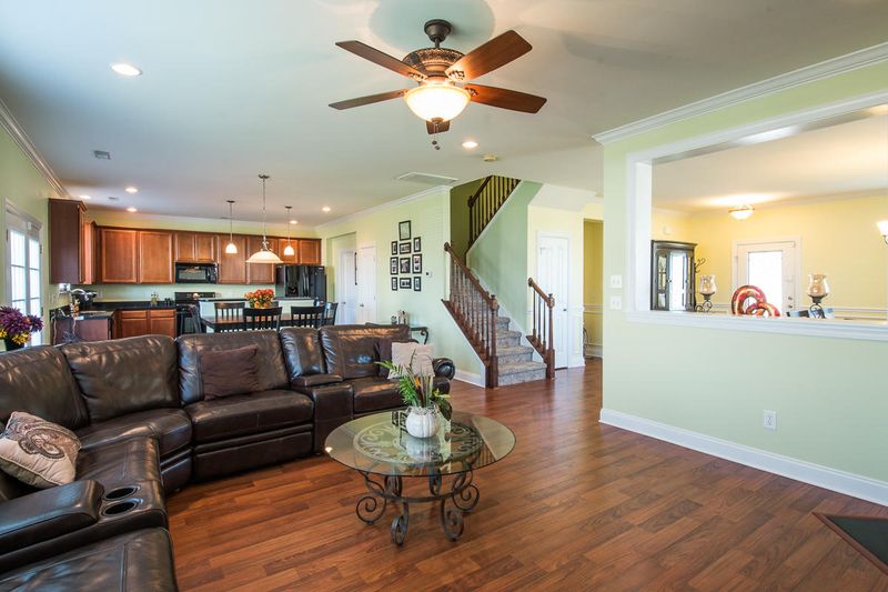 7000 Banksia Ln, Hanahan, SC 29410