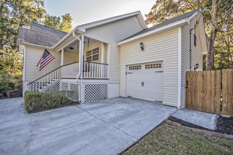 607 Constant Dr, Charleston, SC 29412