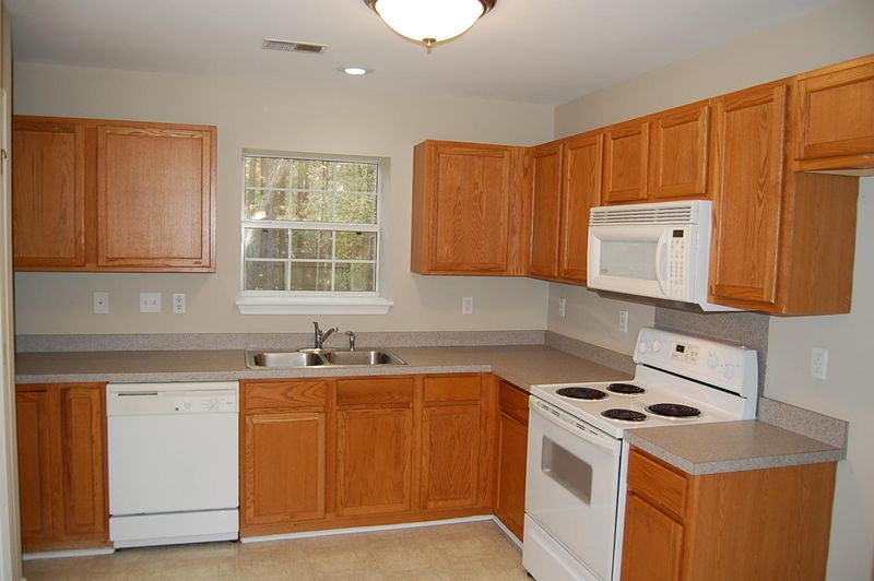 1360 Waters Edge Dr, Charleston, SC 29492