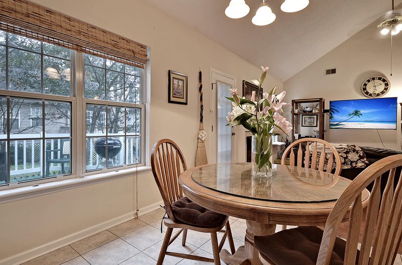 1189 Valley Forge Dr, Charleston, SC 29412