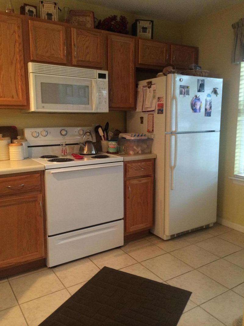8069 Shadow Oak Dr, North Charleston, SC 29406