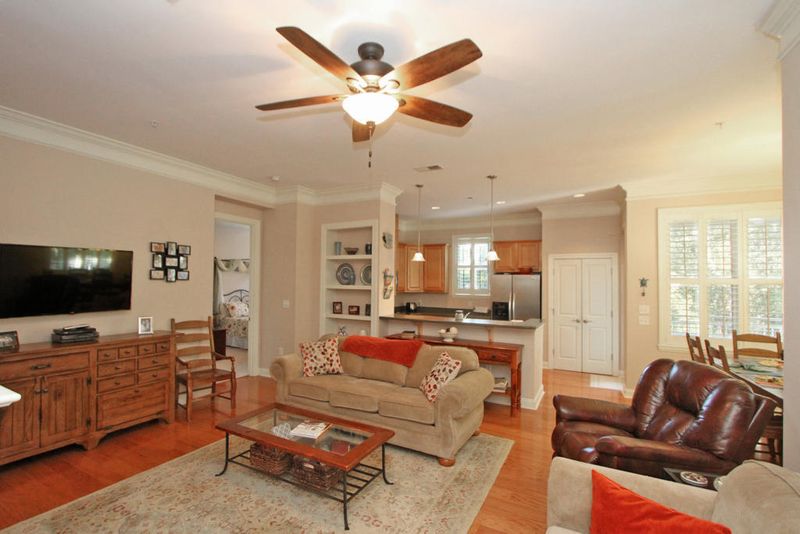 200 River Landing Dr #H102, Daniel Island, SC 29492