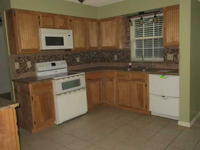 8148 Halifax Way, North Charleston, SC 29420