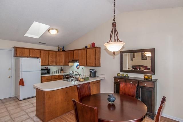 9527 One Notch Rd, Ladson, SC 29456