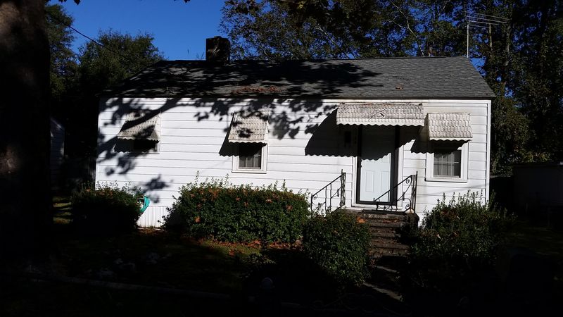 5744 Hoover Ave, Hanahan, SC 29410