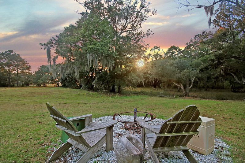 2324 Midge Rd, Wadmalaw Island, SC 29487