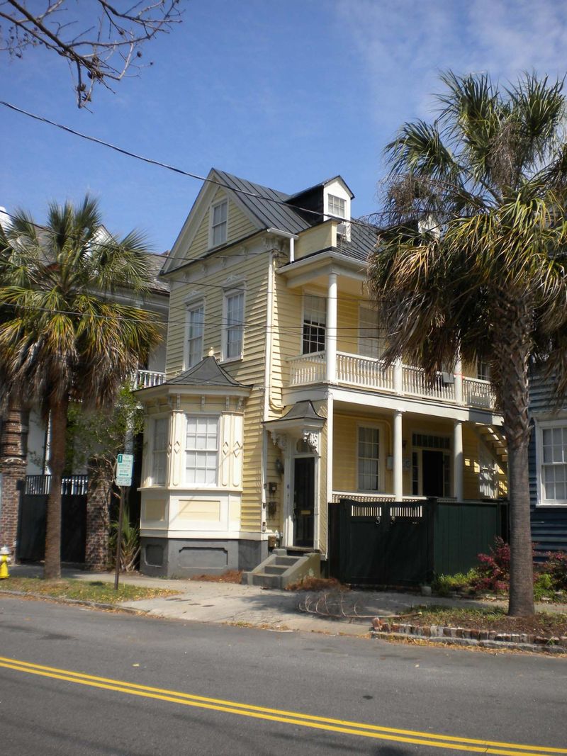 12 Elizabeth St, Charleston, SC 29403