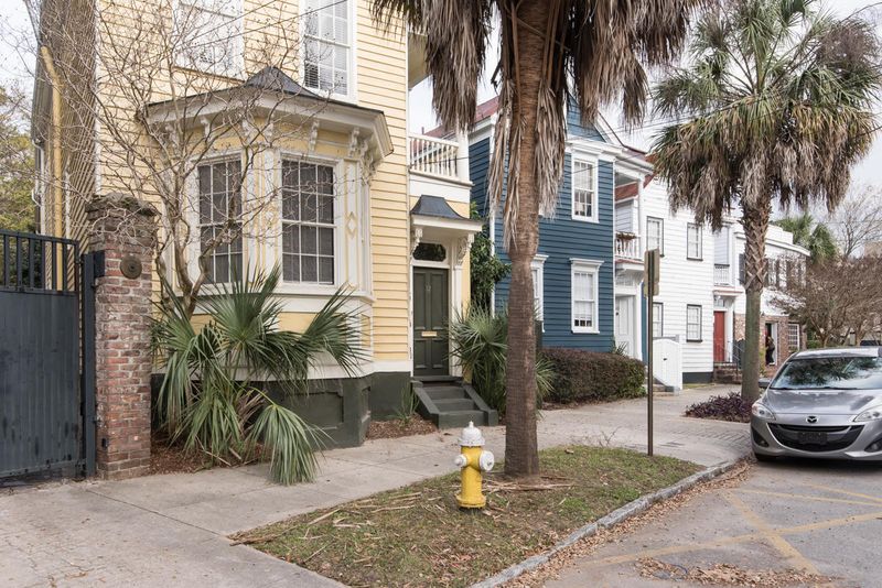 12 Elizabeth St, Charleston, SC 29403