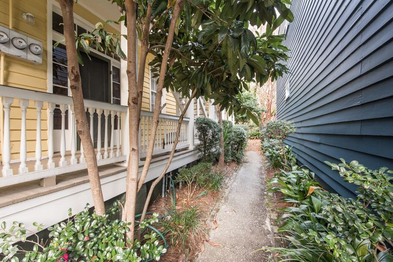 12 Elizabeth St, Charleston, SC 29403