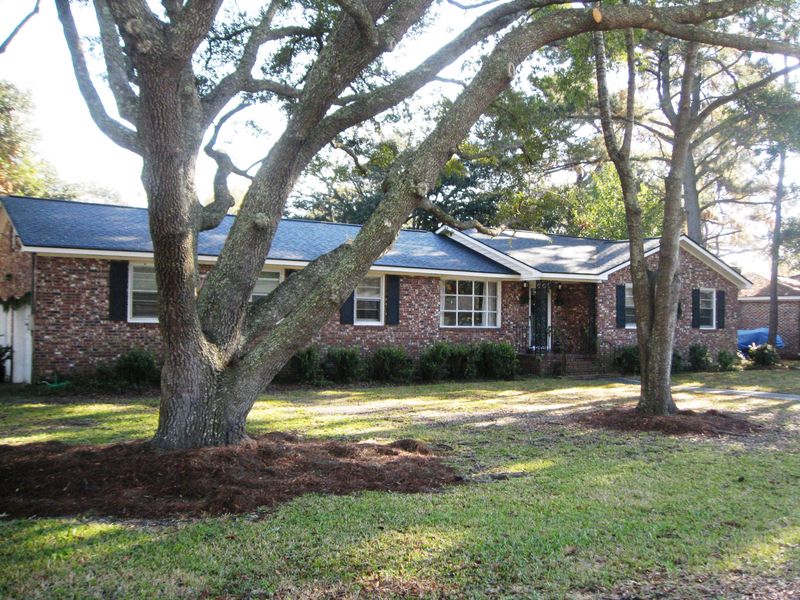 360 Susan Dr, Charleston, SC 29407