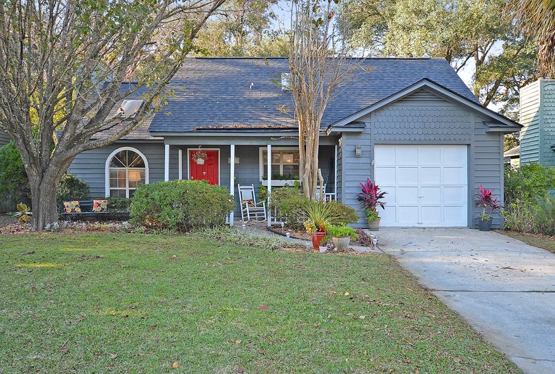 1245 Llewellyn Rd, Mount Pleasant, SC 29464