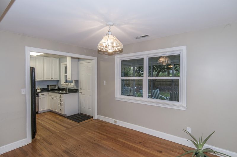 1454 S Sherwood Dr, Charleston, SC 29407